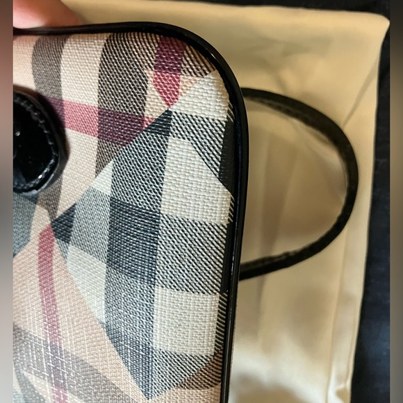 $ firm Burberry Wristlet Large - Picture 9 of 16